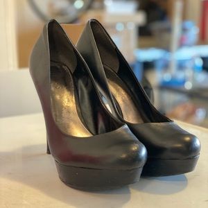 Guess Pumps